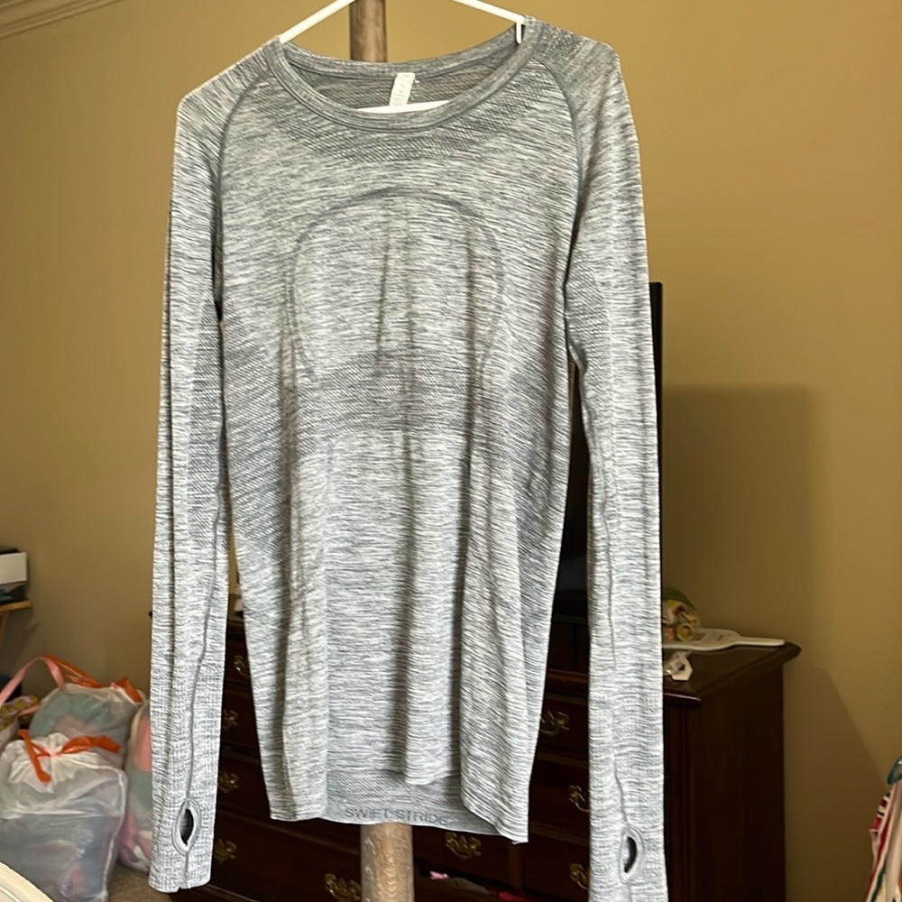 Lululemon long sleeve swift stride top.